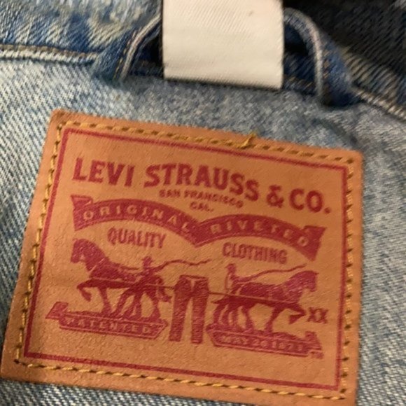 Levi's Distressed Denim Vest With eye graphics on the back - Picture 6 of 9